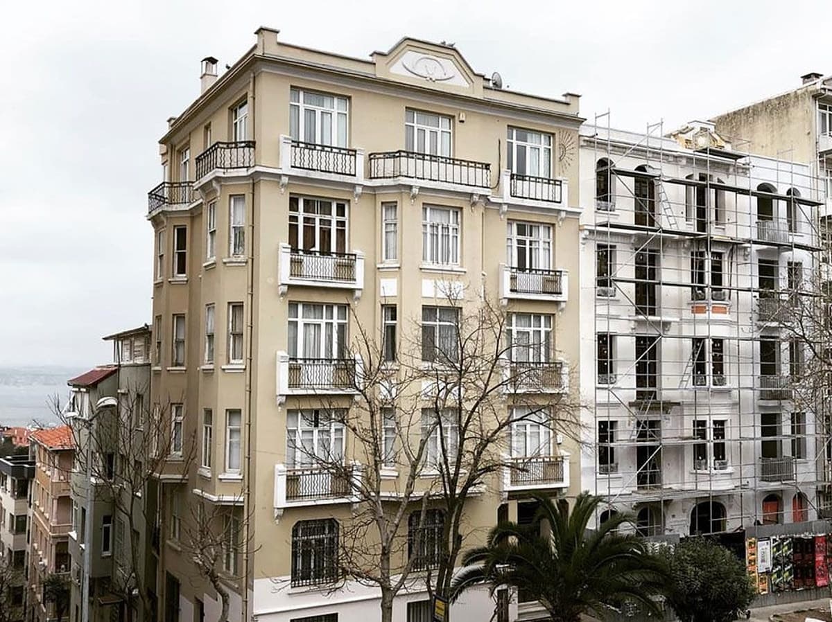 Maltepe'de deniz manzaralı 2 yıllık iskanlı daire.