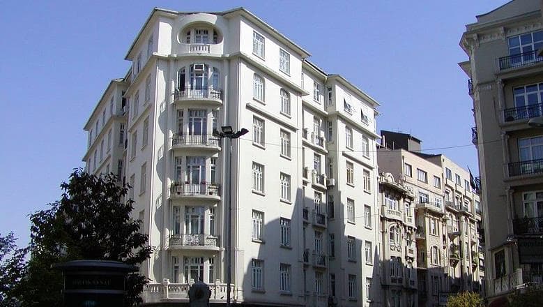 Kadıköy merkezinde ferah 3+1 daire.