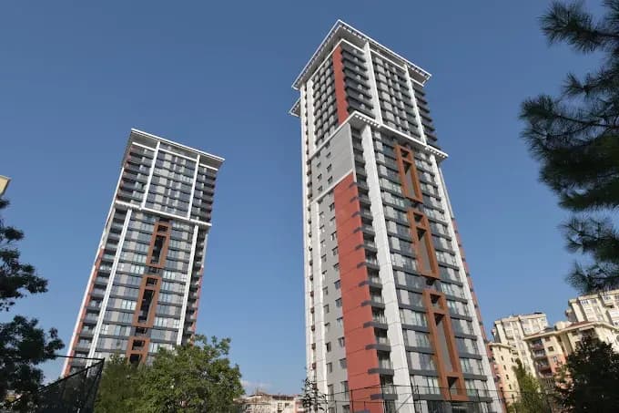 Ataşehir'de metro yakını modern daire.