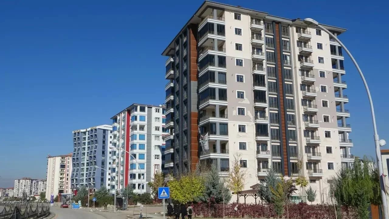 Kartal sahilde yeni yapı 2+1 daire.